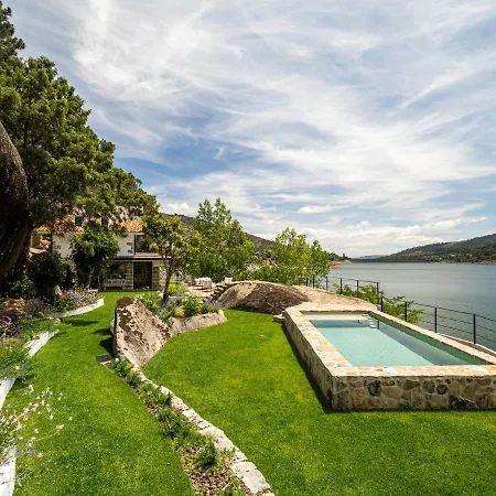 Casa Junto Al Pantano De Burguillo בית נופש